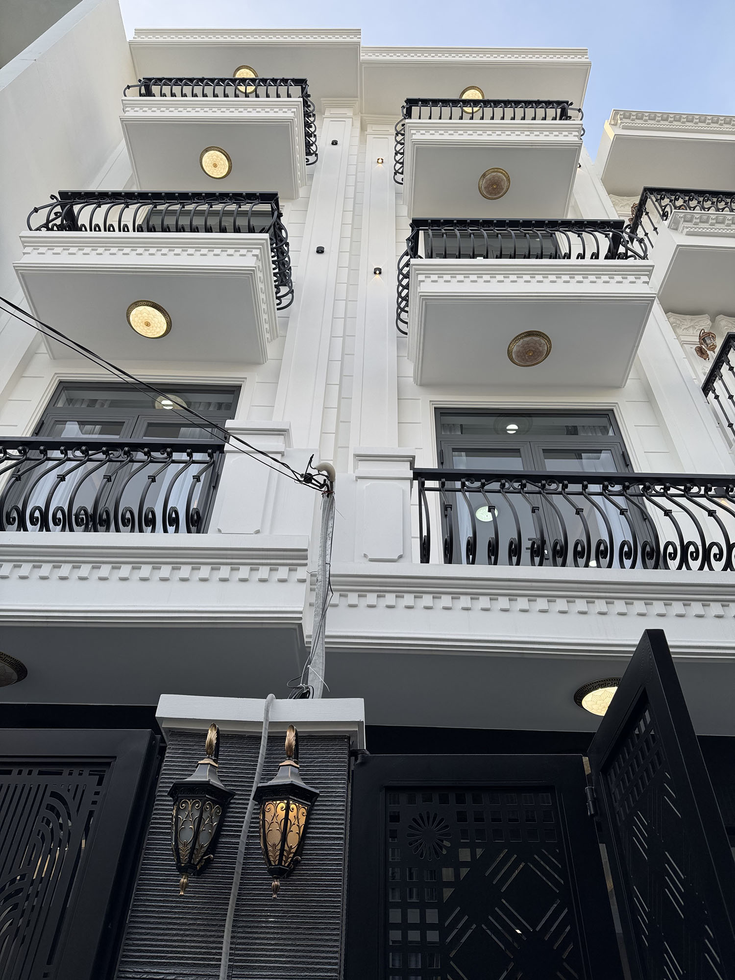 Nhà phố 3 lầu t.kế Tân Cổ Điển, full nội thất cao cấp, hẻm xe hơi khu VIP Lê Lợi-Gần ĐH Công Nghiệp